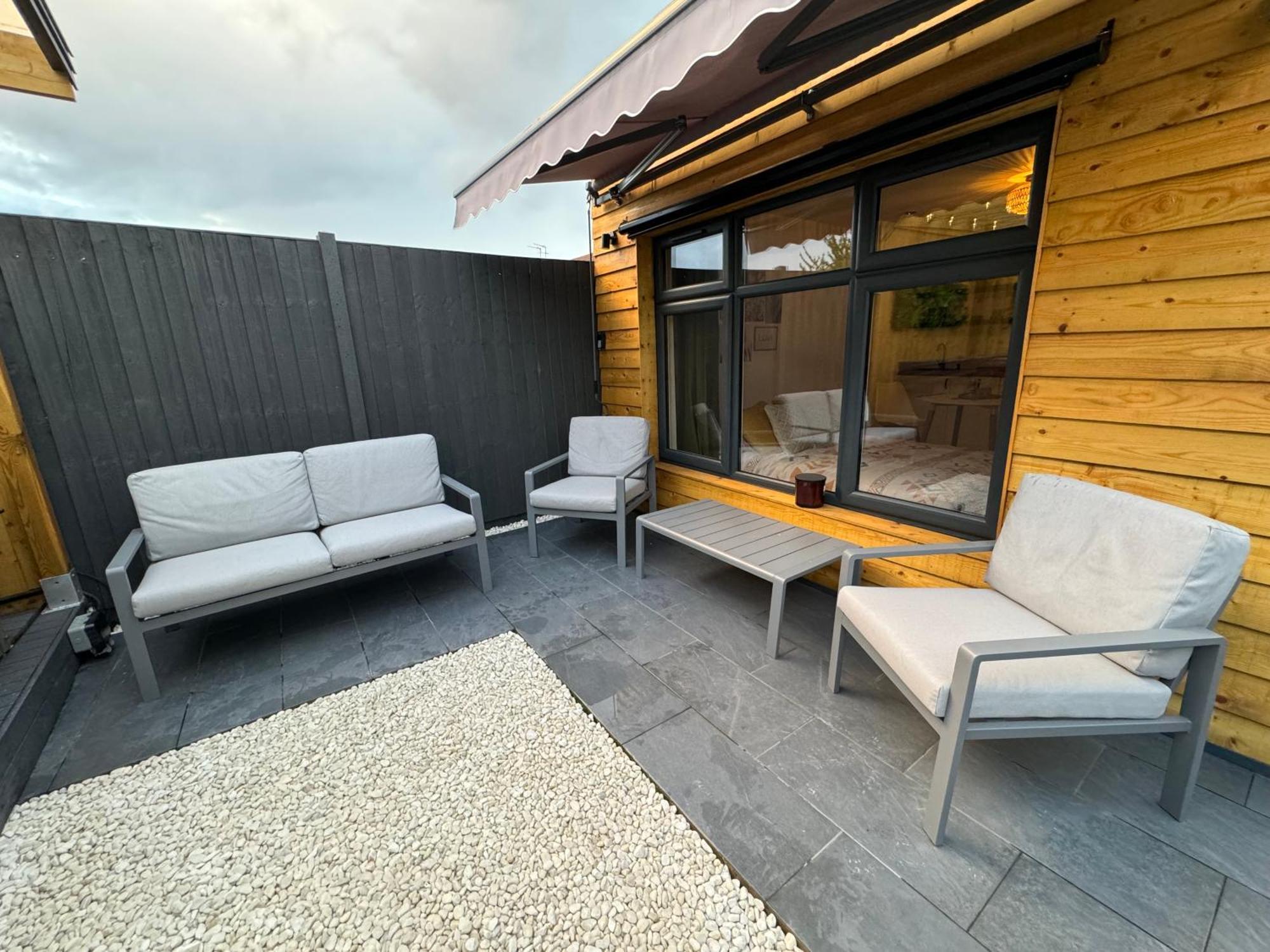 Wild & Free Hot Tub Retreat Apartment Dartford Exterior foto