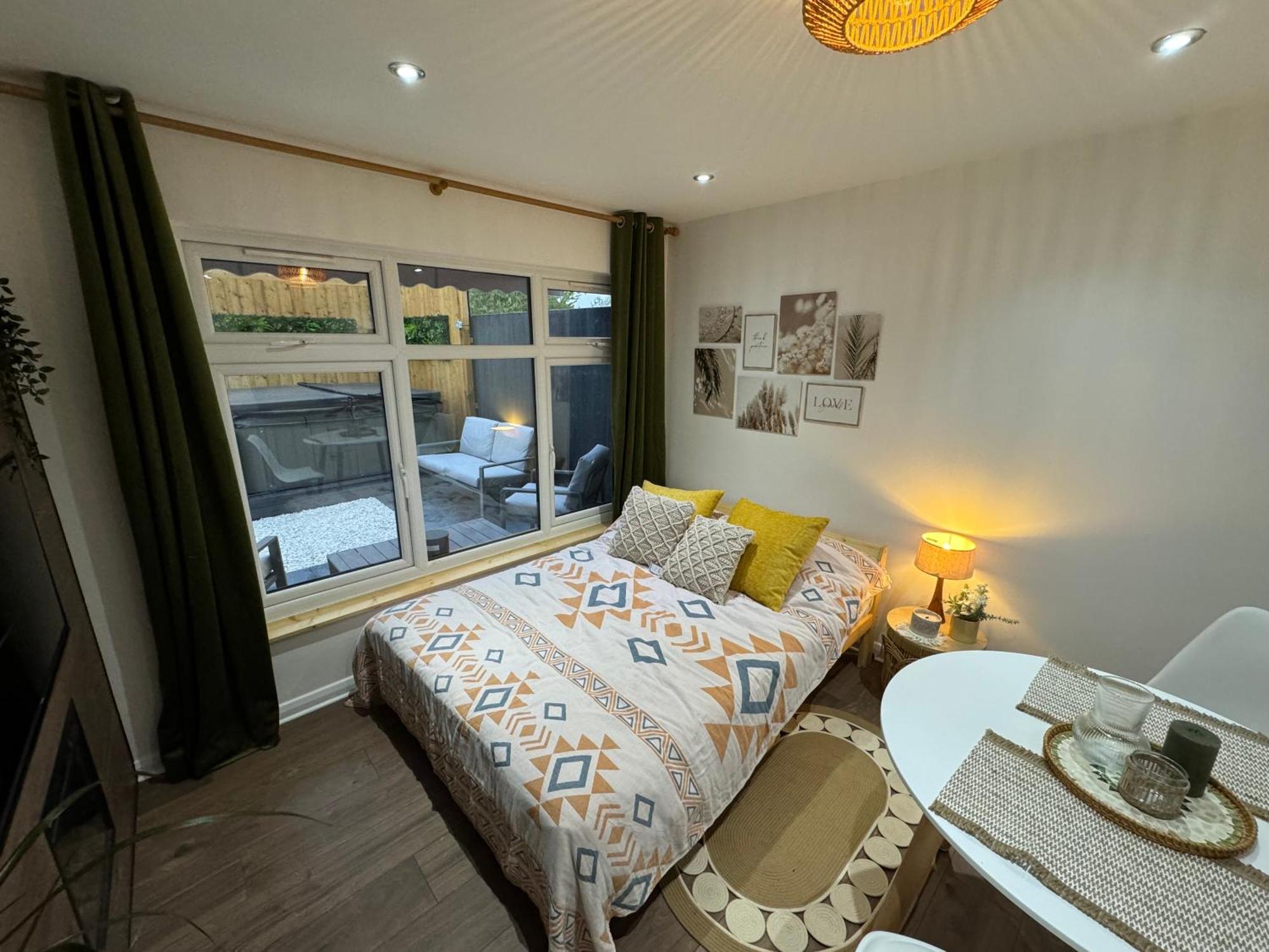 Wild & Free Hot Tub Retreat Apartment Dartford Exterior foto