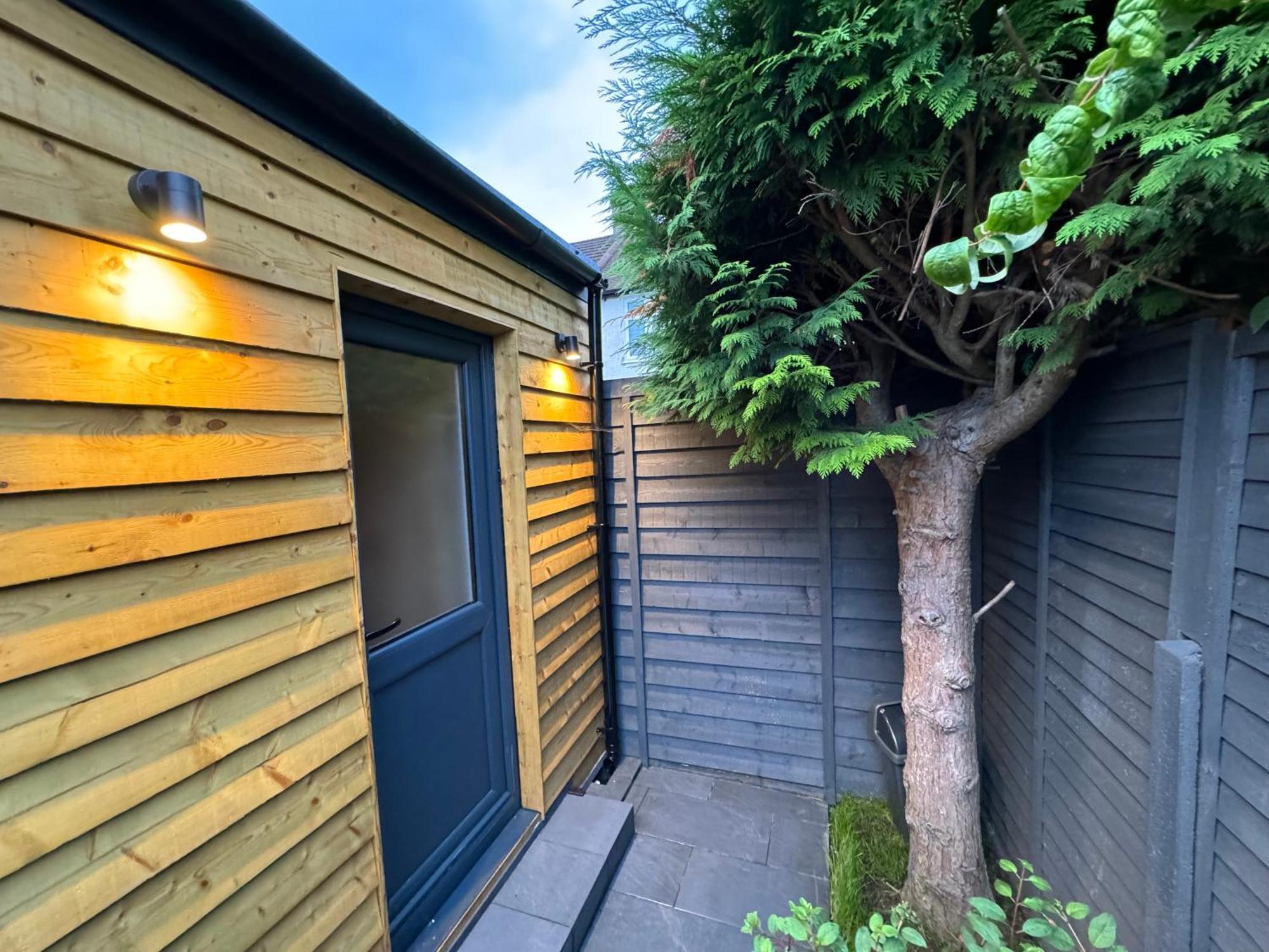 Wild & Free Hot Tub Retreat Apartment Dartford Exterior foto