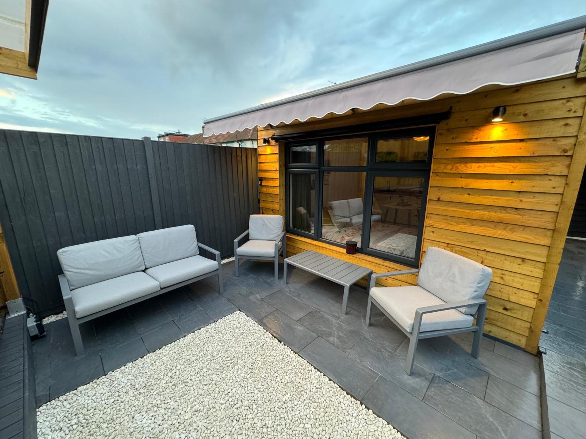 Wild & Free Hot Tub Retreat Apartment Dartford Exterior foto