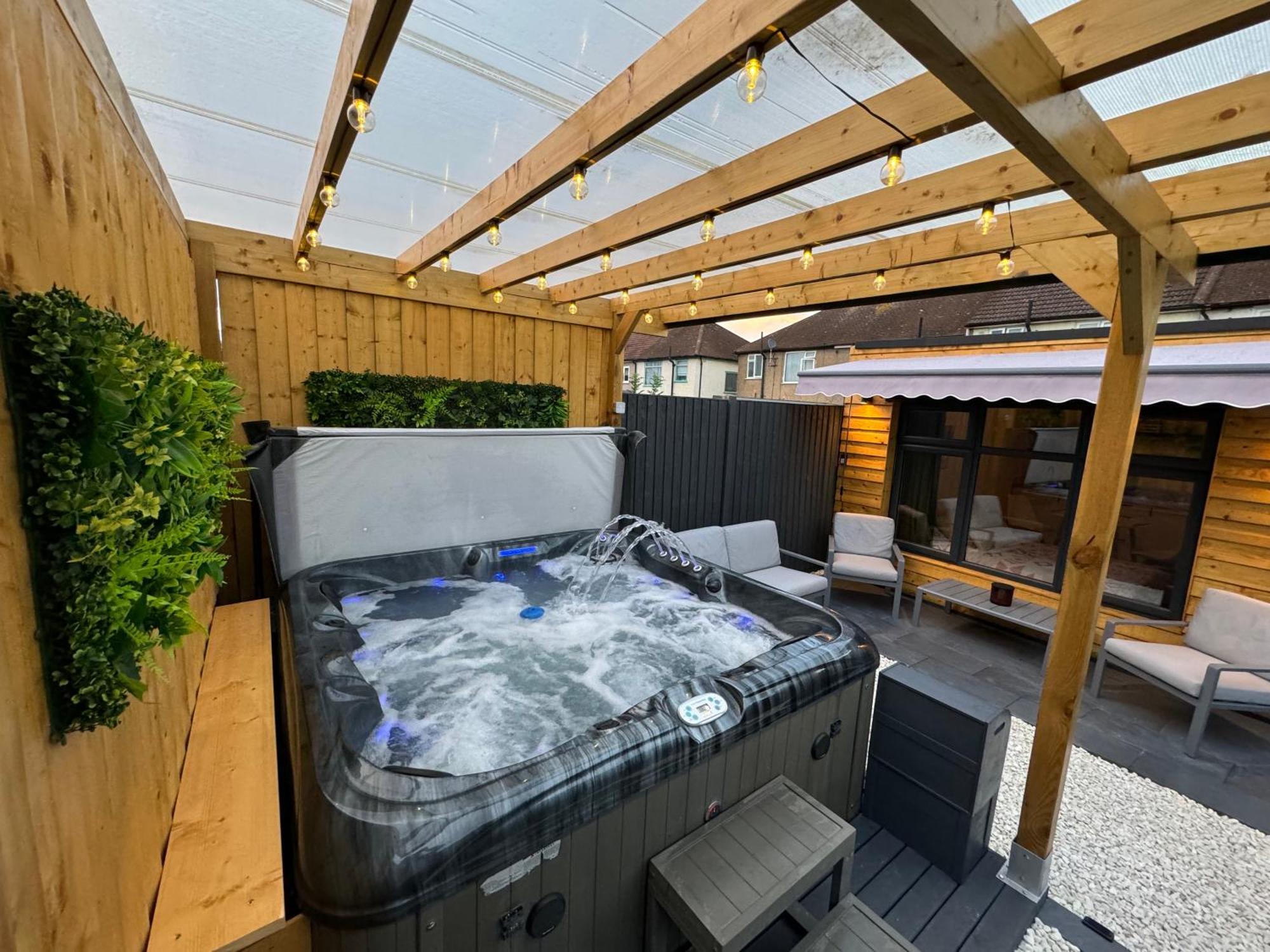 Wild & Free Hot Tub Retreat Apartment Dartford Exterior foto