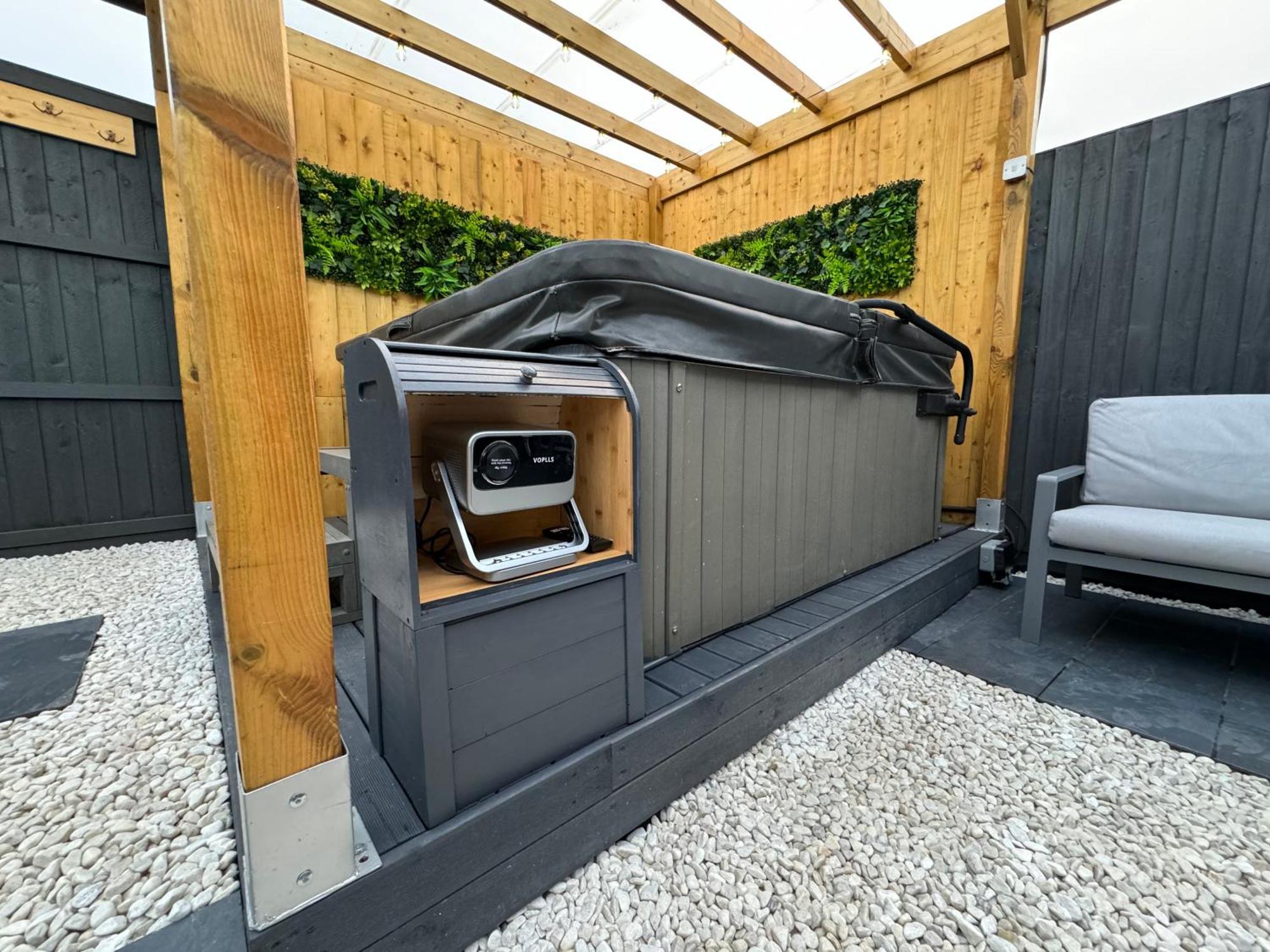 Wild & Free Hot Tub Retreat Apartment Dartford Exterior foto