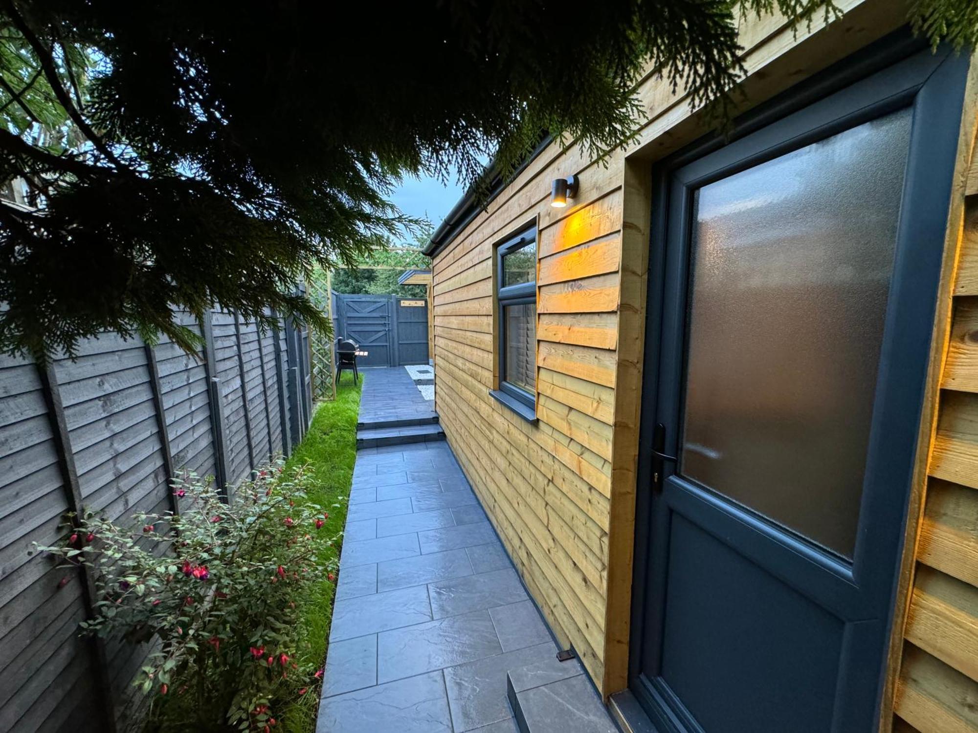 Wild & Free Hot Tub Retreat Apartment Dartford Exterior foto