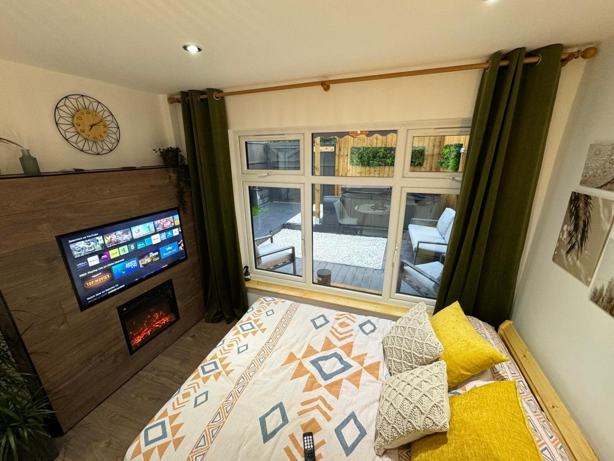 Wild & Free Hot Tub Retreat Apartment Dartford Exterior foto